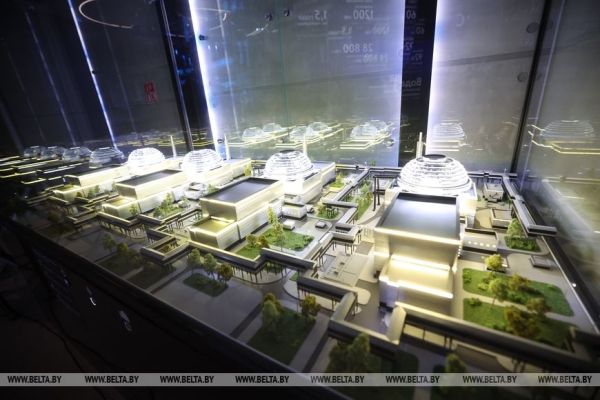 Мирный атом, переговоры в Кремле, инспекция на востоке и момент для Украины. Итоги недели Президента