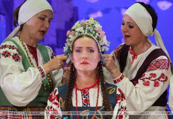 Легендарной "Несцеркой" открыли юбилейный 100-й сезон артисты Коласовского театра