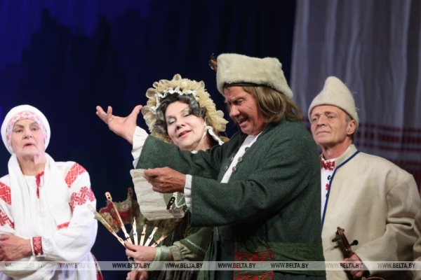 Легендарной "Несцеркой" открыли юбилейный 100-й сезон артисты Коласовского театра