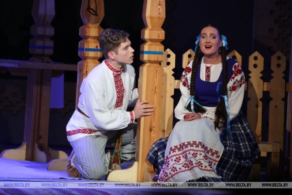 Легендарной "Несцеркой" открыли юбилейный 100-й сезон артисты Коласовского театра