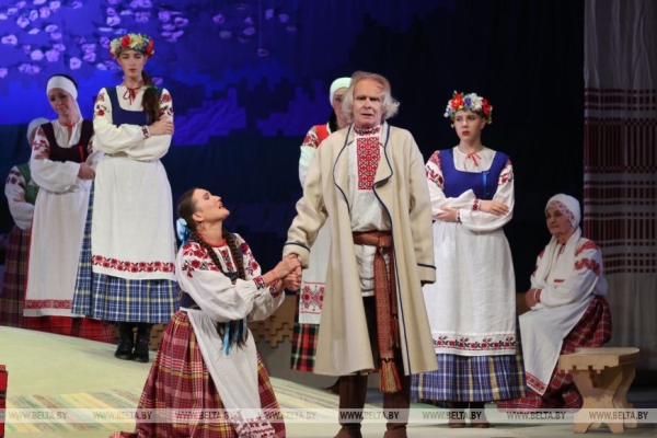 Легендарной "Несцеркой" открыли юбилейный 100-й сезон артисты Коласовского театра