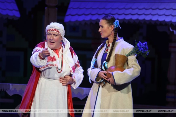 Легендарной "Несцеркой" открыли юбилейный 100-й сезон артисты Коласовского театра