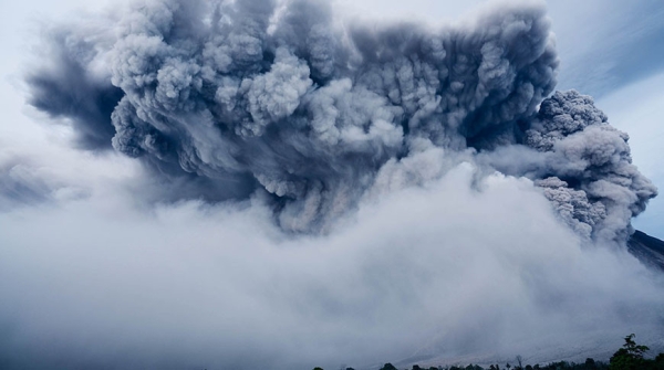 Камчатский вулкан Шивелуч выбросил пепел на высоту до 3,7 км