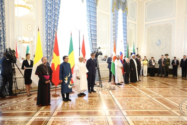 Лукашенко принял верительные грамоты послов зарубежных стран