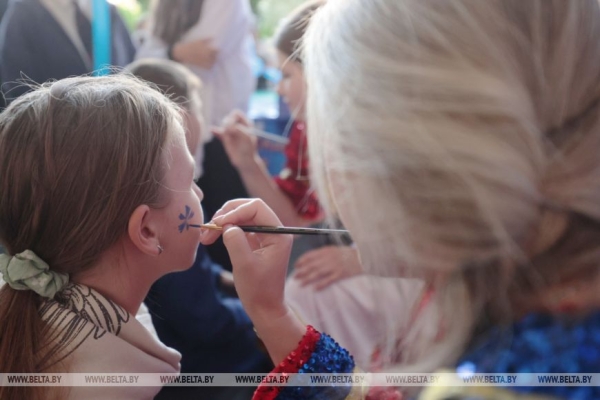 "Документальное кино с элементами игрового". Премьеры кинодилогии "Наши символы" прошли в Минске и Могилеве