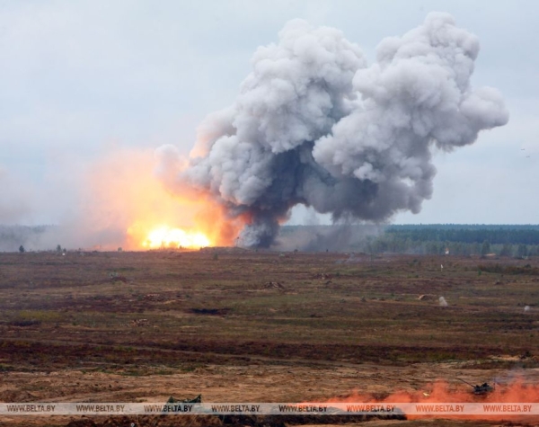 "Наконец, как и должно быть, мы вместе". Как проходили первые белорусско-российские учения "Запад" 