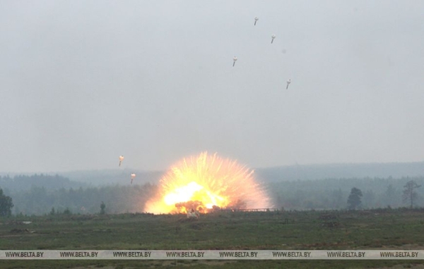 "Наконец, как и должно быть, мы вместе". Как проходили первые белорусско-российские учения "Запад" 