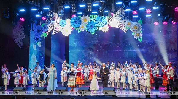 Концентрация творчества, молодости и дружбы: в Могилеве открыли фестиваль "Молодежь - за Союзное государство" Концентрация творчества, молодости и дружбы: в Могилеве открыли фестиваль "Молодежь - за Союзное государство"