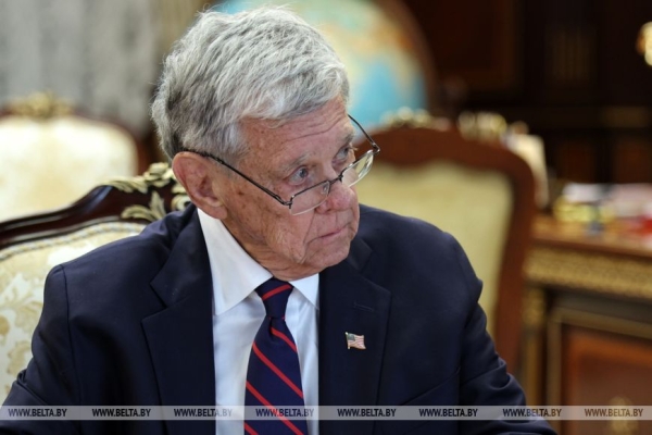 Письмо Лукашенко от Трампа, "большая сделка" и снятие санкций с "Белавиа". Главное о перезагрузке отношений с США