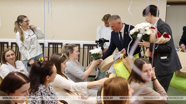 В Минске поздравили мам, родивших детей в День города 