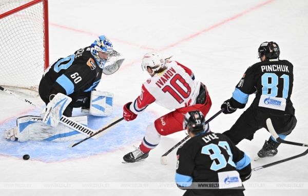 Хоккеисты "Динамо" обыграли "Локомотив" и продлили серию побед на родном льду