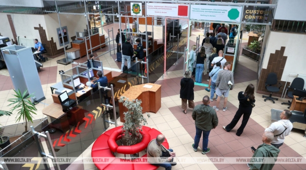 Выезда в Польшу в пункте пропуска "Брест" ожидают граждане разных стран