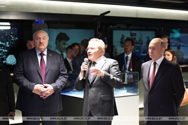 Мирный атом, переговоры в Кремле, инспекция на востоке и момент для Украины. Итоги недели Президента