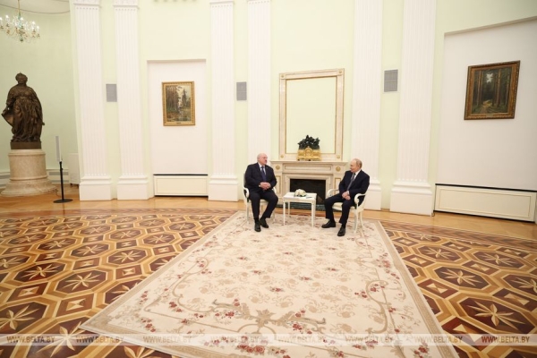 Мирный атом, переговоры в Кремле, инспекция на востоке и момент для Украины. Итоги недели Президента