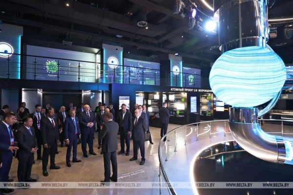 Мирный атом, переговоры в Кремле, инспекция на востоке и момент для Украины. Итоги недели Президента