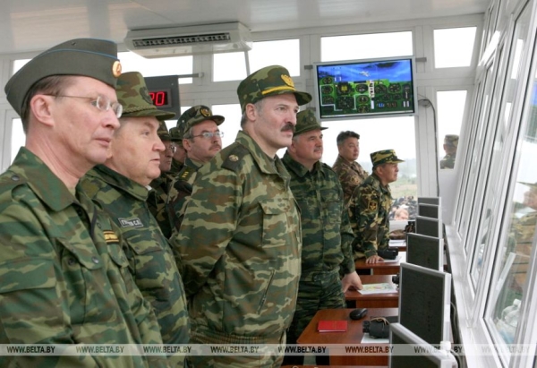 "Наконец, как и должно быть, мы вместе". Как проходили первые белорусско-российские учения "Запад" 