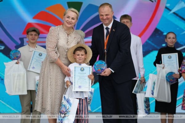 Добрые книги, кофе из желудей, автографы звезд. Чем запомнился День письменности в Лиде