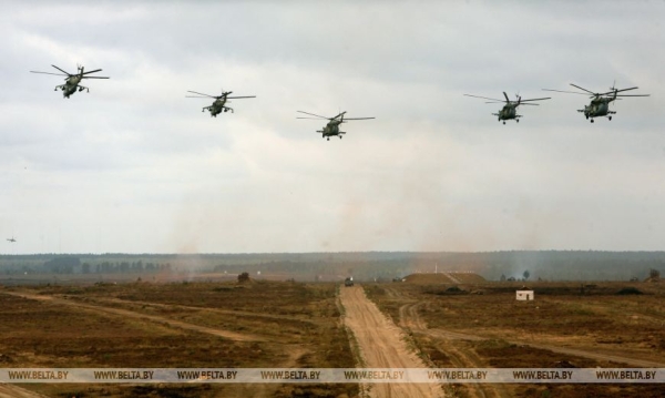 "Наконец, как и должно быть, мы вместе". Как проходили первые белорусско-российские учения "Запад" 