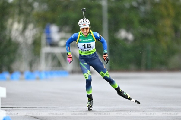 Смольская выиграла спринт на чемпионате страны по летнему биатлону
