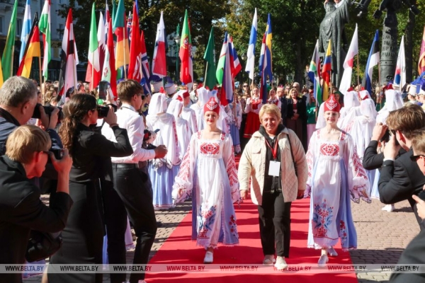 Ярко, позитивно и с задором. В Могилеве дали старт международному фестивалю "Анимаевка-2025" 
