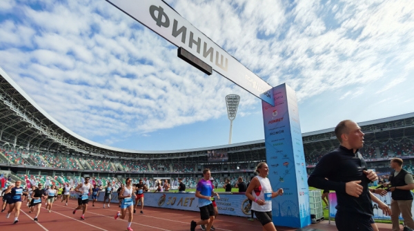 Как HONOR 400 Pro уловил дух Минского полумарафона