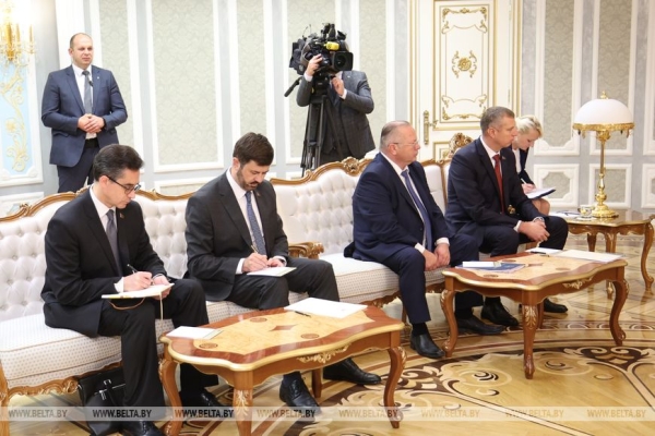 Мирный атом, переговоры в Кремле, инспекция на востоке и момент для Украины. Итоги недели Президента