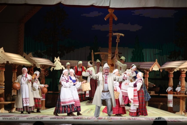 Легендарной "Несцеркой" открыли юбилейный 100-й сезон артисты Коласовского театра