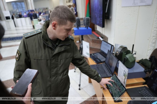 Дроны и цифровые двойники: выставка в области ИИ и робототехники проходит в Минске