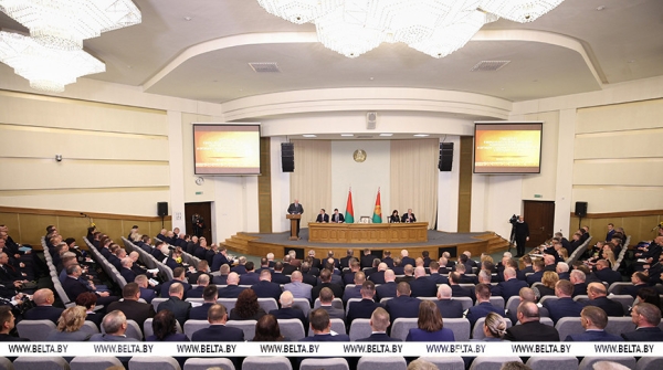 Лукашенко: моя цель, как и раньше, - сохранить деревню. Не будет деревни - не будет государства