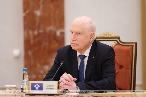 Лукашенко: Беларусь видит в СНГ и ЕАЭС серьезных участников создания справедливого многополярного мироустройства Лукашенко: Беларусь видит в СНГ и ЕАЭС серьезных участников создания справедливого многополярного мироустройства