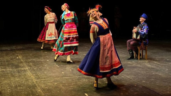 "Вкладываем частичку любви к народному танцу". Артистка ансамбля "Хорошки" о роли педагога и работе в коллективе