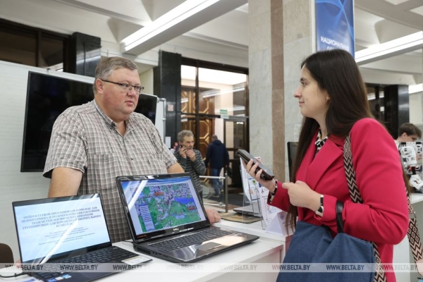 Дроны и цифровые двойники: выставка в области ИИ и робототехники проходит в Минске