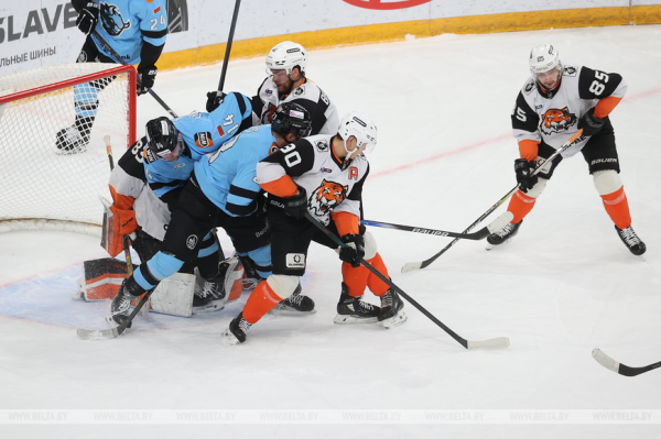 Минское "Динамо" крупно обыграло "Амур", Мороз оформил дубль