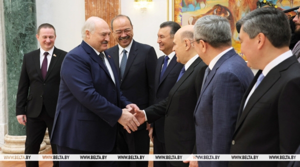 Лукашенко: Беларусь видит в СНГ и ЕАЭС серьезных участников создания справедливого многополярного мироустройства Лукашенко: Беларусь видит в СНГ и ЕАЭС серьезных участников создания справедливого многополярного мироустройства