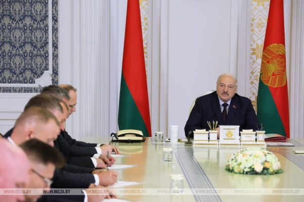Лукашенко об акцентах в работе местной вертикали: нести ответственность за все и не отбрыкиваться от людей