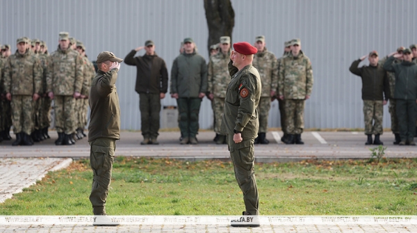 300 военнослужащих внутренних войск простились с боевым знаменем 300 военнослужащих внутренних войск простились с боевым знаменем