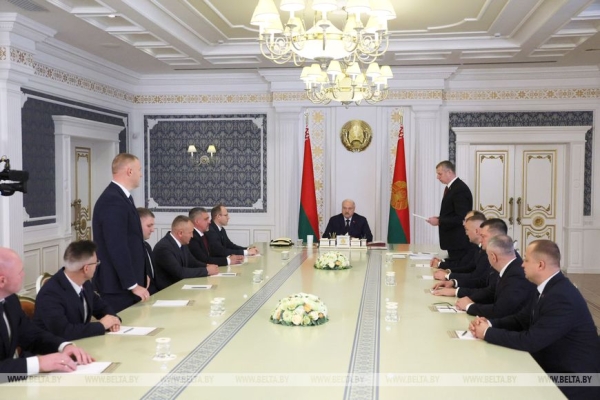 Лукашенко об акцентах в работе местной вертикали: нести ответственность за все и не отбрыкиваться от людей