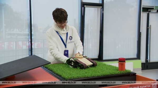 "Добрый день, Кулибины!" Лукашенко пообщался с юными техниками и изобретателями, оценил их разработки