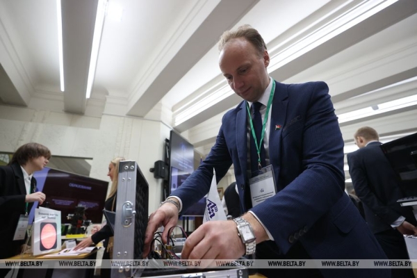 Дроны и цифровые двойники: выставка в области ИИ и робототехники проходит в Минске