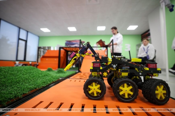 "Добрый день, Кулибины!" Лукашенко пообщался с юными техниками и изобретателями, оценил их разработки