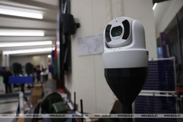 Дроны и цифровые двойники: выставка в области ИИ и робототехники проходит в Минске