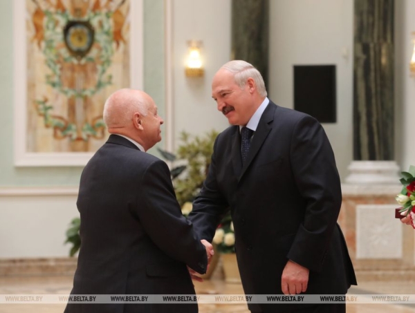 Мэтр белорусского документального кино. Народному артисту Анатолию Алаю - 85