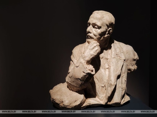 "Его работы - часть культурного кода белорусов". В Минске представили выставку скульптур Андрея Бембеля