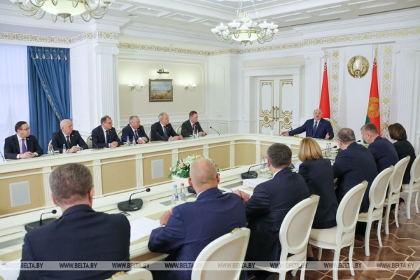 Мужской разговор в Витебске, злободневные темы, ливийский камбэк и громкий кинопроект. Итоги недели Президента