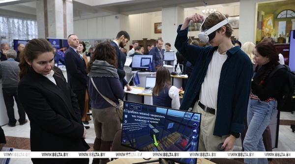 Дроны и цифровые двойники: выставка в области ИИ и робототехники проходит в Минске