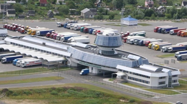 ГТК: контролирующие службы Польши продолжают работать на минимуме, несмотря на рост очередей на границе