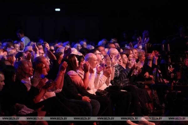 Шуфутинский о "Душевном фестивале": огромное счастье - быть здесь вместе с вами Шуфутинский о "Душевном фестивале": огромное счастье - быть здесь вместе с вами