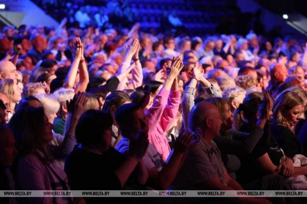 Шуфутинский о "Душевном фестивале": огромное счастье - быть здесь вместе с вами Шуфутинский о "Душевном фестивале": огромное счастье - быть здесь вместе с вами