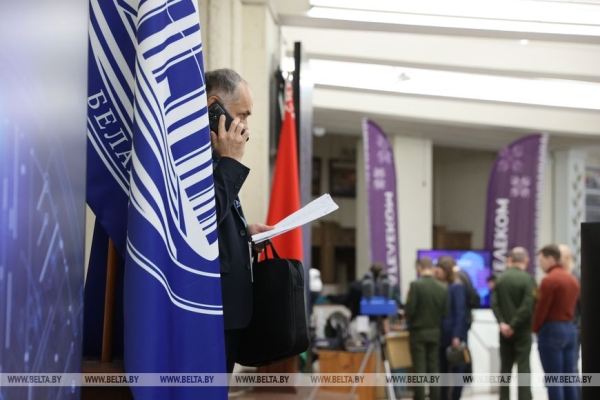 Дроны и цифровые двойники: выставка в области ИИ и робототехники проходит в Минске