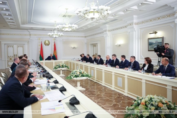 Мужской разговор в Витебске, злободневные темы, ливийский камбэк и громкий кинопроект. Итоги недели Президента